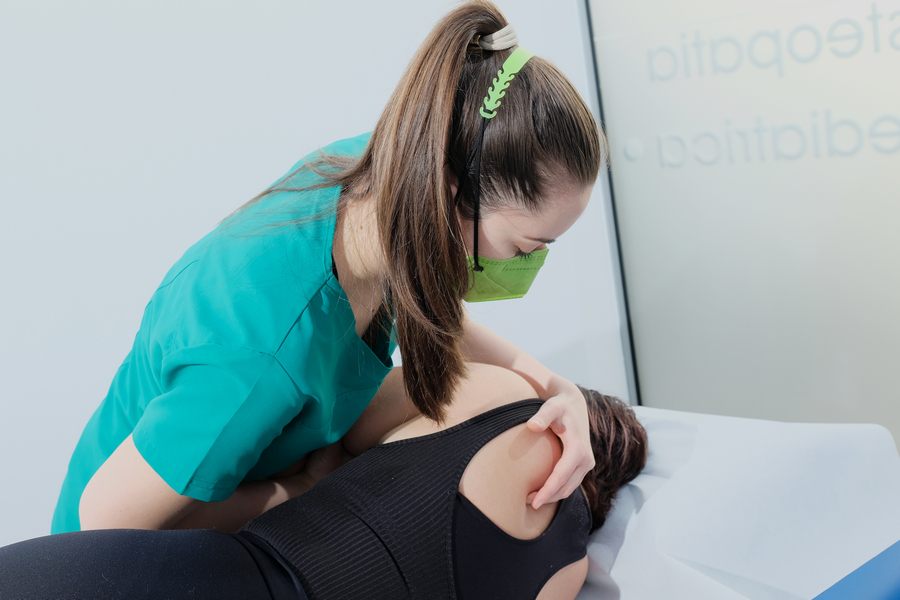 Un osteopata in Lombardia Lo studio della professionista Martina Cattaneo